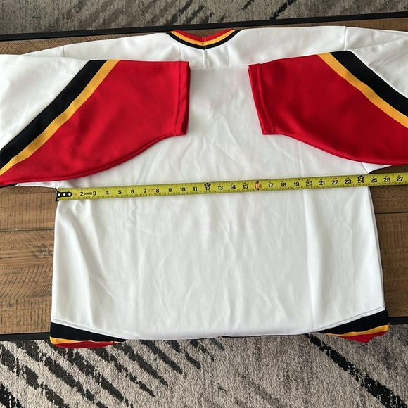 Calgary Flames Hockey Jersey - Size XL - Picture 10 of 10